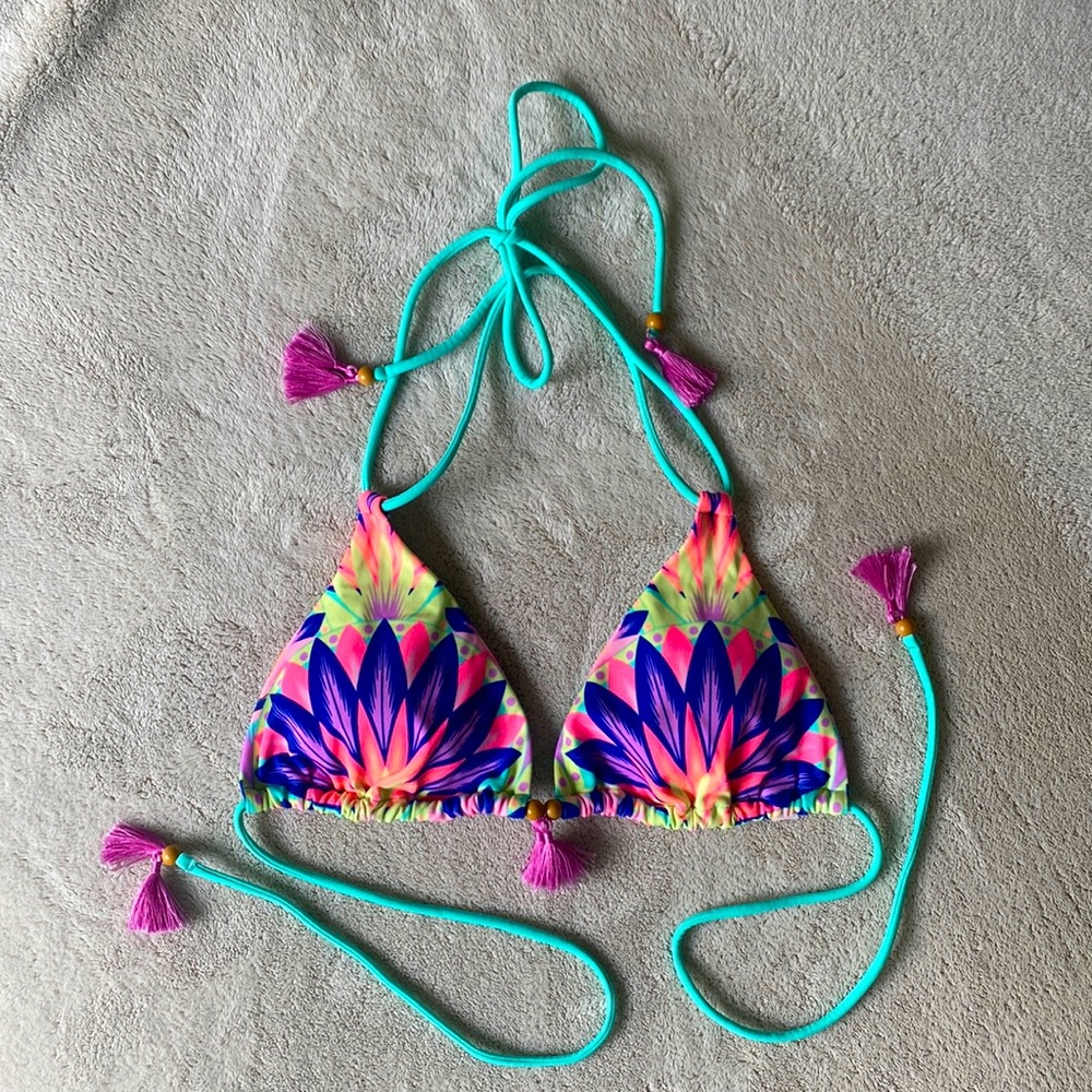 NWOT VICTORIAS SECRET SWIM TOP